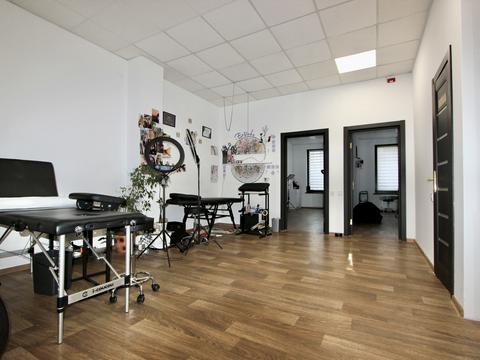 комерційна за адресою Іллі Кокорудза вул., 1