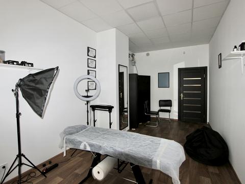 комерційна за адресою Іллі Кокорудза вул., 1