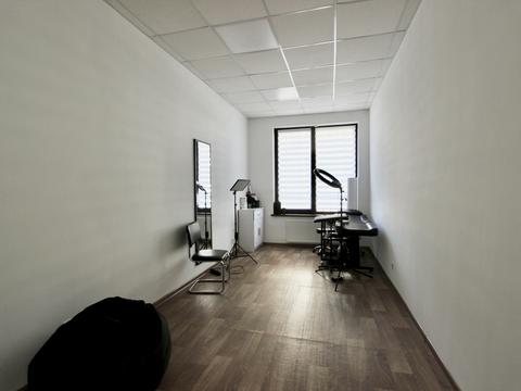 комерційна за адресою Іллі Кокорудза вул., 1