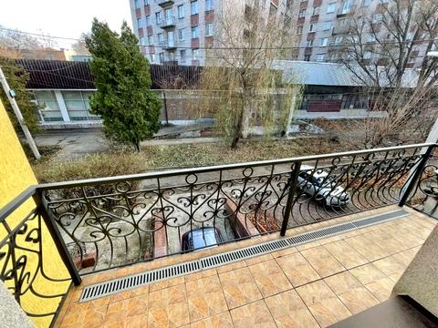 будинок за адресою Володимира Моссаковського вул. (Клари Цеткін), 30А