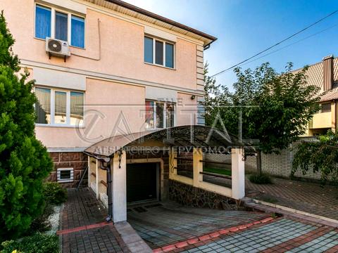 будинок за адресою вишнева, 1