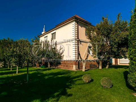 будинок за адресою вишнева, 1