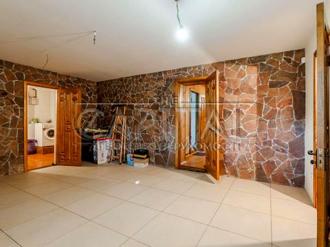 будинок за адресою вишнева, 1