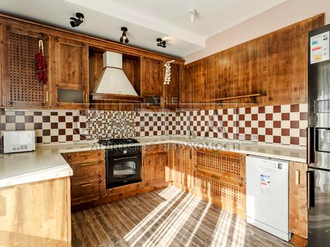 будинок за адресою вишнева, 1