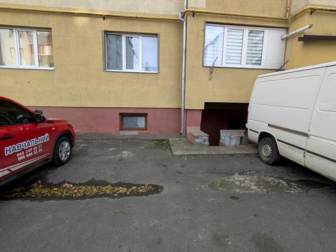 коммерческая по адресу Крайняя ул., 1