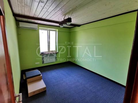 будинок за адресою Центральна вул., 1