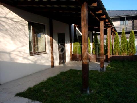 будинок за адресою Центральна вул., 1