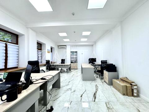 комерційна за адресою Жилянська вул., 72