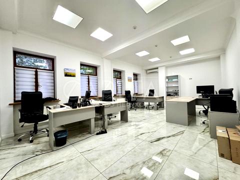 комерційна за адресою Жилянська вул., 72