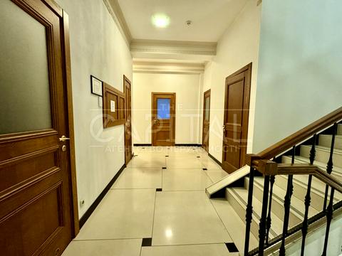 комерційна за адресою Жилянська вул., 72