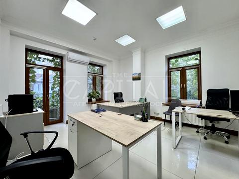 комерційна за адресою Жилянська вул., 72