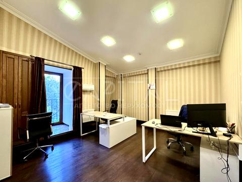 комерційна за адресою Жилянська вул., 72