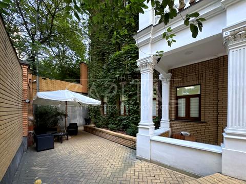 комерційна за адресою Жилянська вул., 72