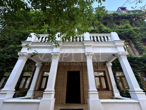 комерційна за адресою Жилянська вул., 72