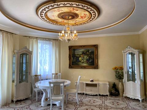 будинок за адресою Євгена Плужника вул.