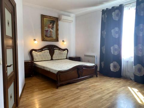 будинок за адресою Євгена Плужника вул.