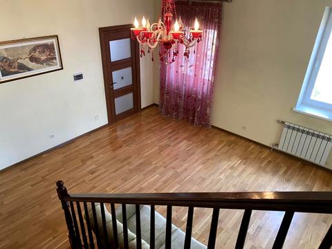 будинок за адресою Євгена Плужника вул.