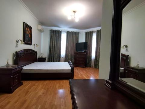 будинок за адресою Євгена Плужника вул.