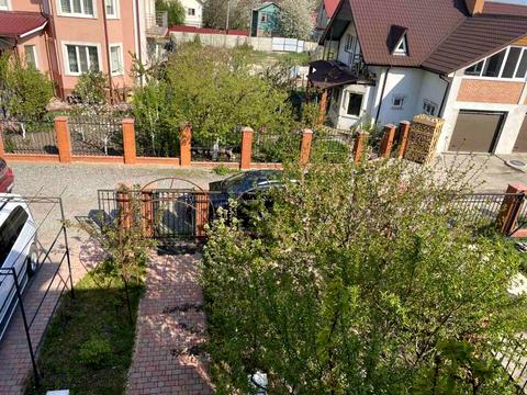 будинок за адресою Євгена Плужника вул.