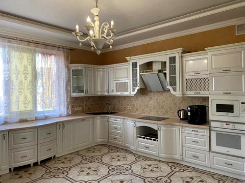 будинок за адресою Євгена Плужника вул.