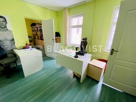 комерційна за адресою Паньківська вул., 10б