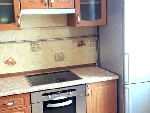 квартира за адресою Ревуцького вул., 4