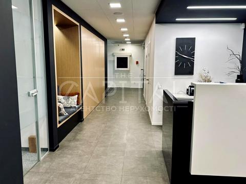 комерційна за адресою Саксаганського вул., 3