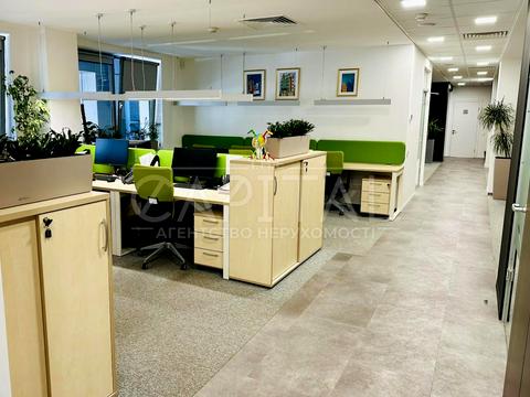 комерційна за адресою Саксаганського вул., 3