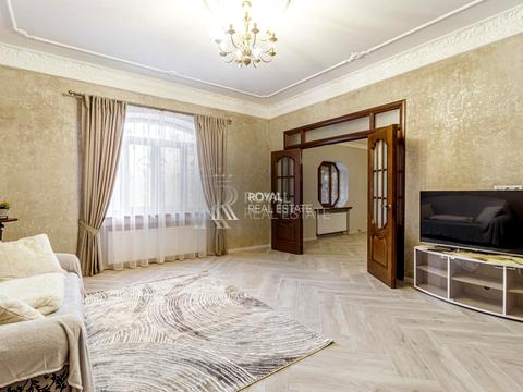 будинок за адресою Богатирська вул., 1