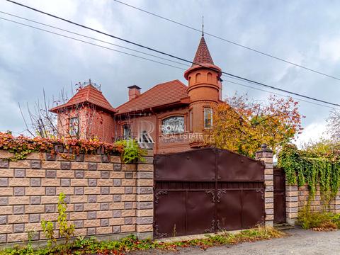 будинок за адресою Богатирська вул., 1