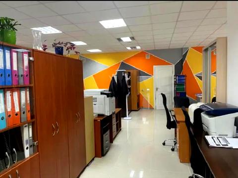 комерційна за адресою Красилівська вул., 5