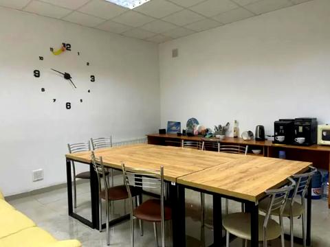 комерційна за адресою Красилівська вул., 5