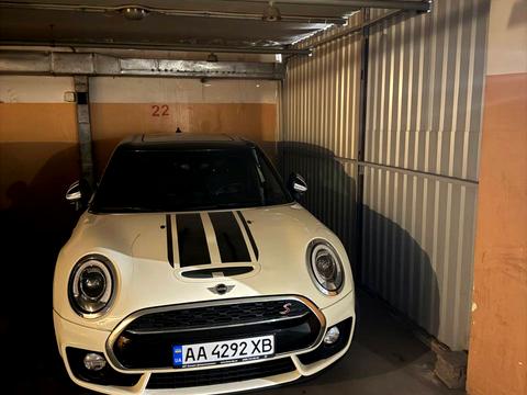 паркомісце за адресою Кудрявський узвіз, 3-А