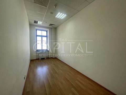 комерційна за адресою Богдана Хмельницького вул., 52