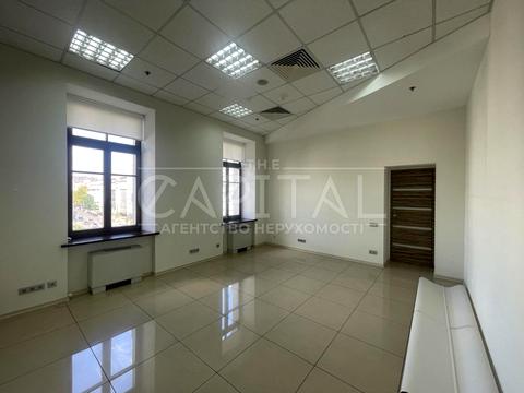 комерційна за адресою Богдана Хмельницького вул., 52