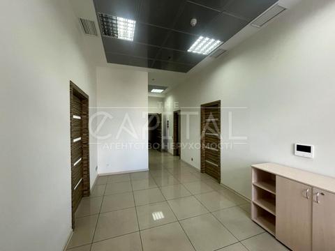 комерційна за адресою Богдана Хмельницького вул., 52