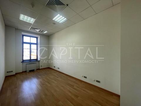 комерційна за адресою Богдана Хмельницького вул., 52