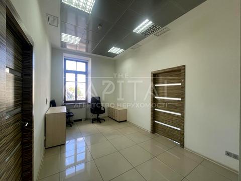 комерційна за адресою Богдана Хмельницького вул., 52