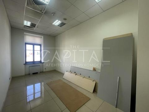 комерційна за адресою Богдана Хмельницького вул., 52