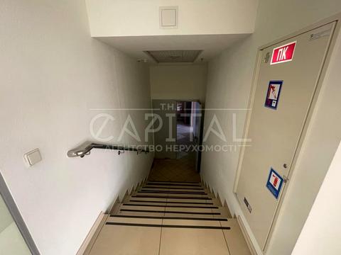 комерційна за адресою Богдана Хмельницького вул., 52