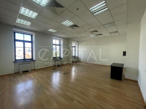 комерційна за адресою Богдана Хмельницького вул., 52