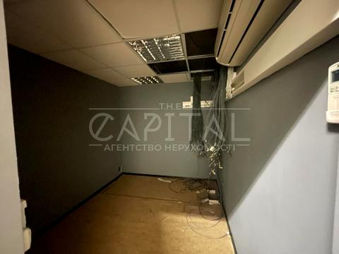 комерційна за адресою Богдана Хмельницького вул., 52