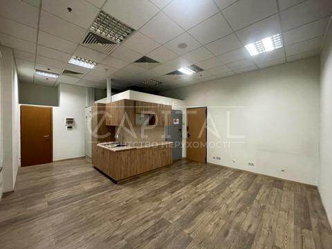 комерційна за адресою Богдана Хмельницького вул., 52