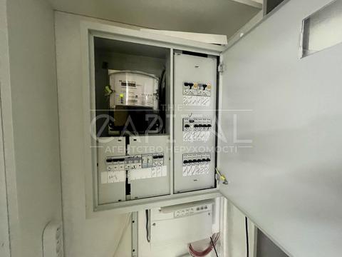 комерційна за адресою Замковецька вул., 106-Б