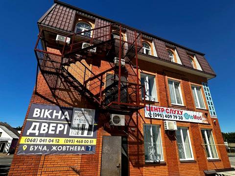комерційна за адресою Жовтнева вул., 7