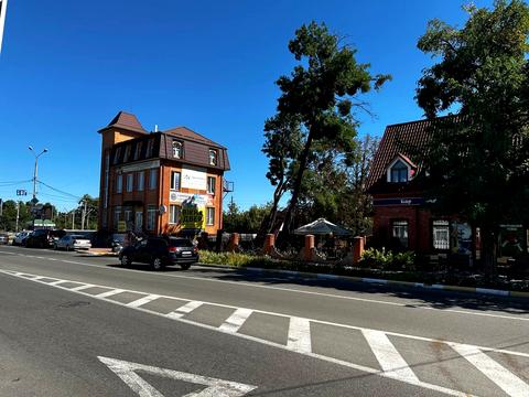 комерційна за адресою Жовтнева вул., 7