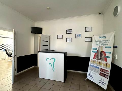 комерційна за адресою Жовтнева вул., 7