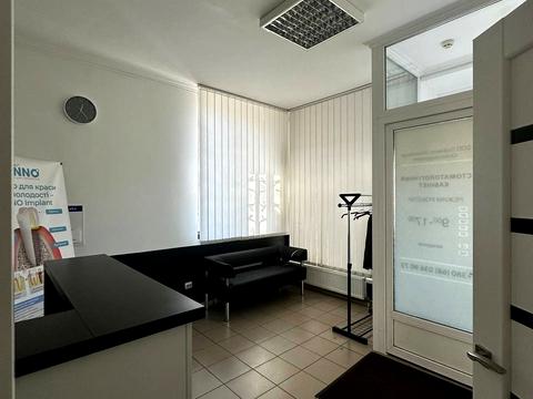 комерційна за адресою Жовтнева вул., 7