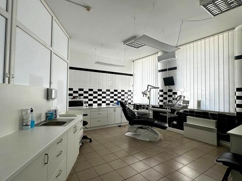 комерційна за адресою Жовтнева вул., 7