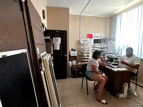 комерційна за адресою Жовтнева вул., 7